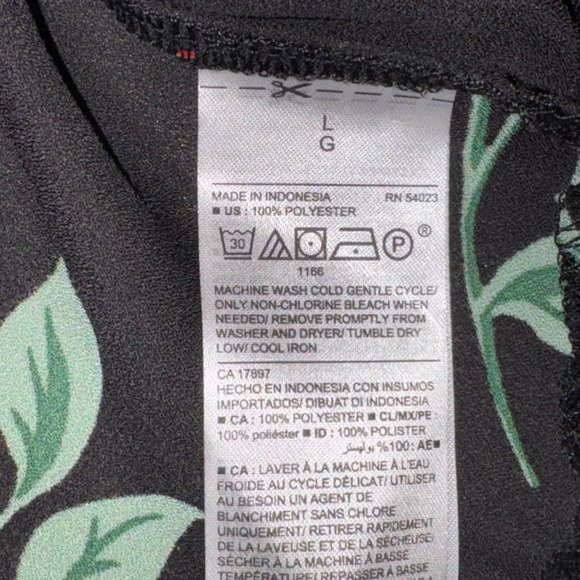 Old Navy Black Floral Ruffled Georgette Swing Blouse sz Lg - Picture 7 of 10